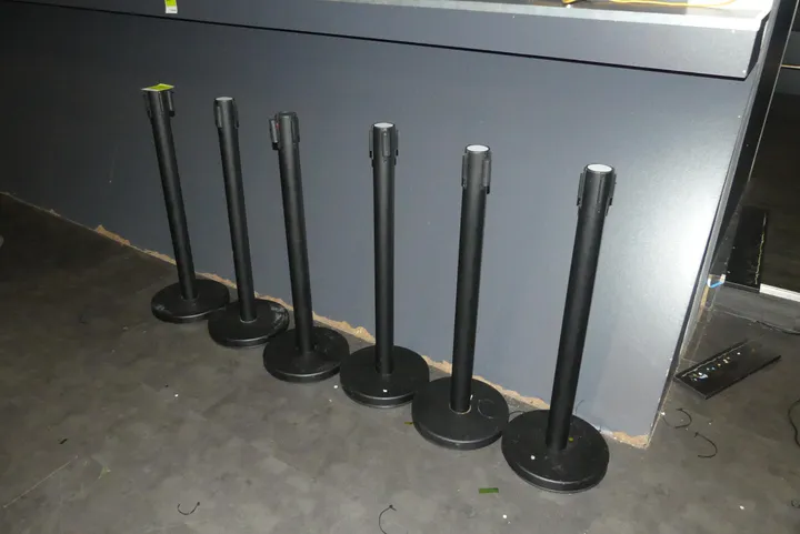 5x Absperrpfosten, mit Band